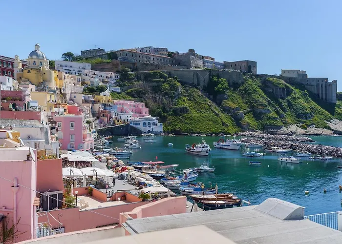 Casa Raiffone アパート プロチーダ